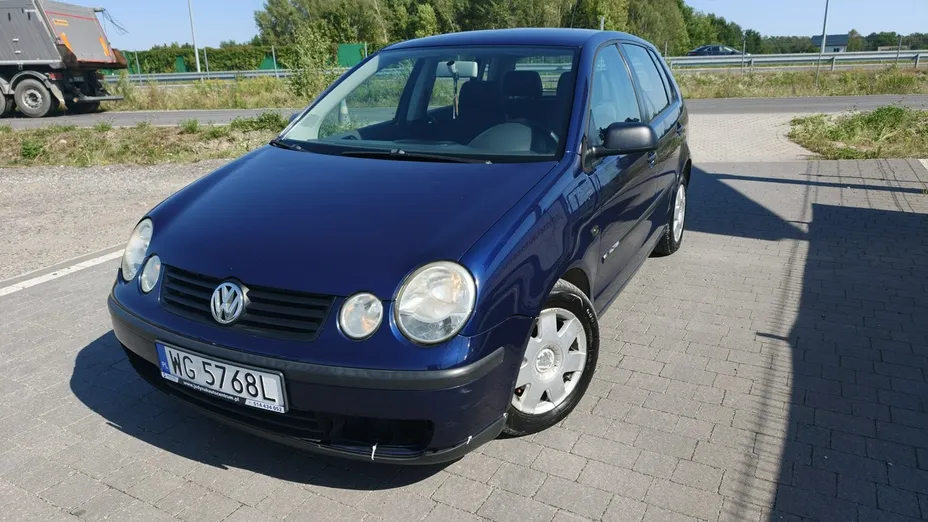 VOLKSWAGEN Polo -