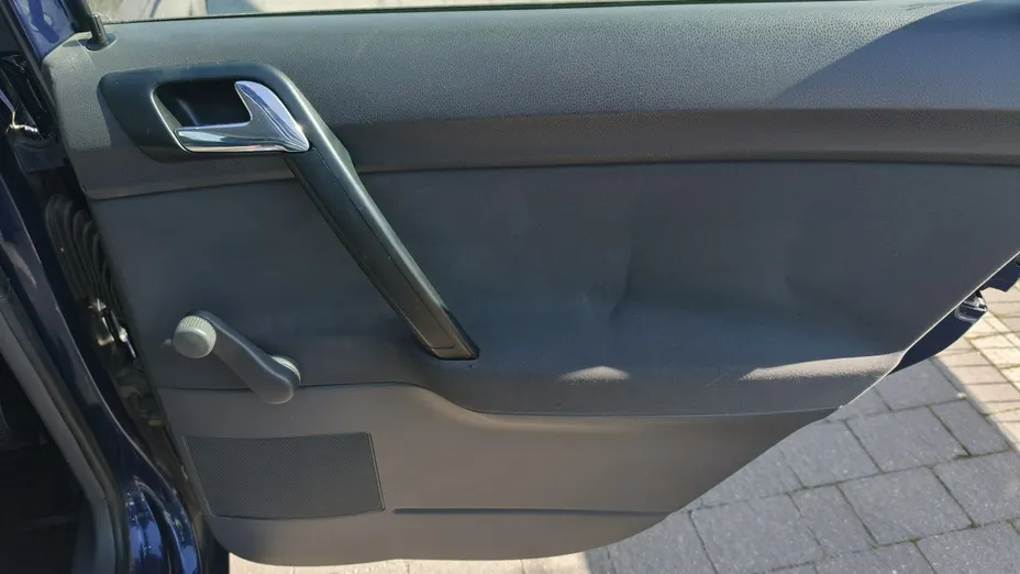 VOLKSWAGEN Polo -