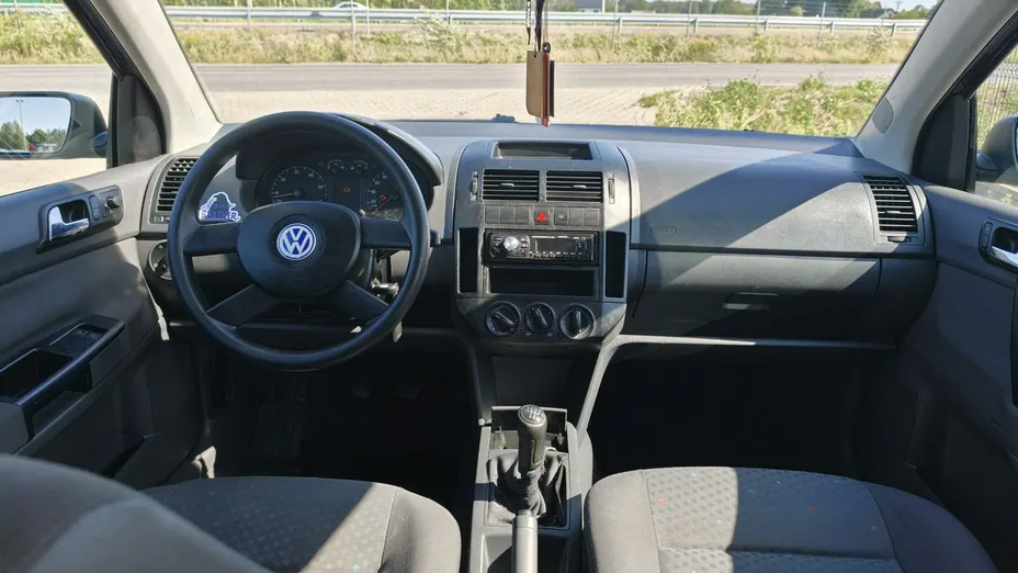 VOLKSWAGEN Polo -