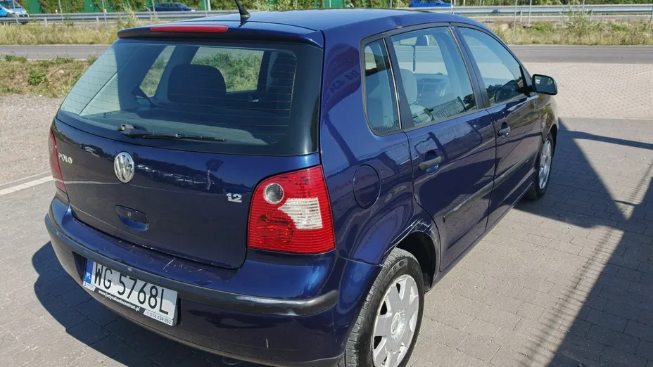 VOLKSWAGEN Polo -