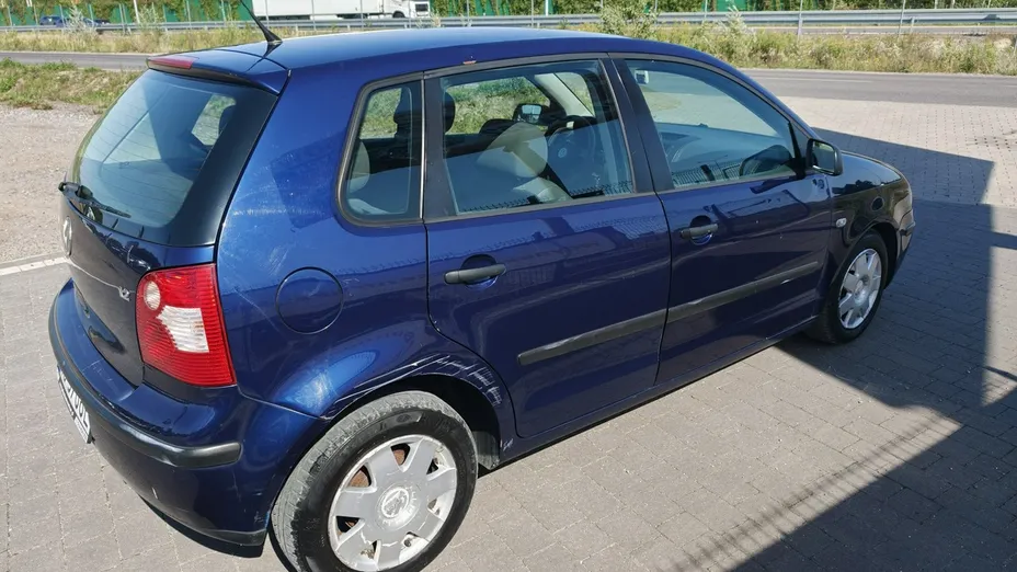 VOLKSWAGEN Polo -