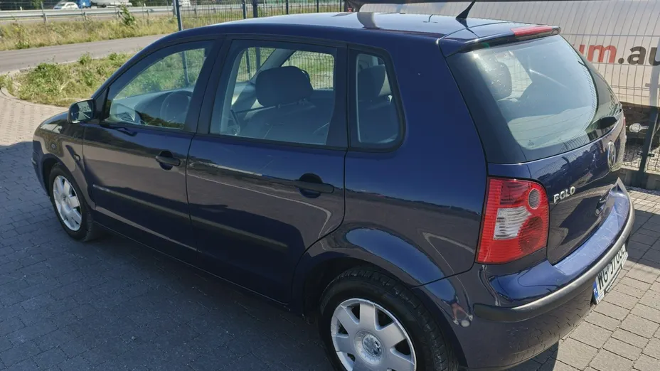 VOLKSWAGEN Polo -