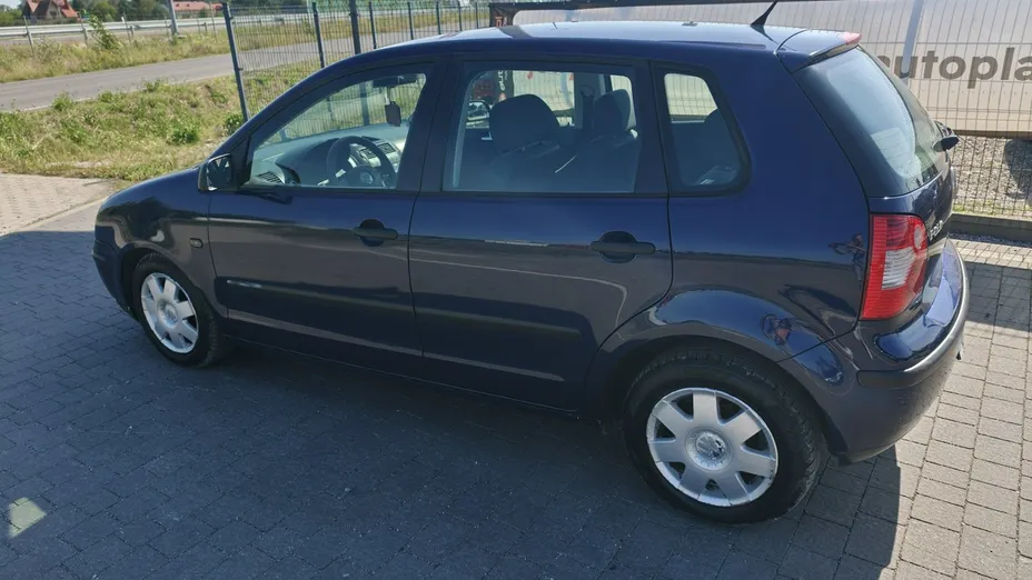 VOLKSWAGEN Polo -