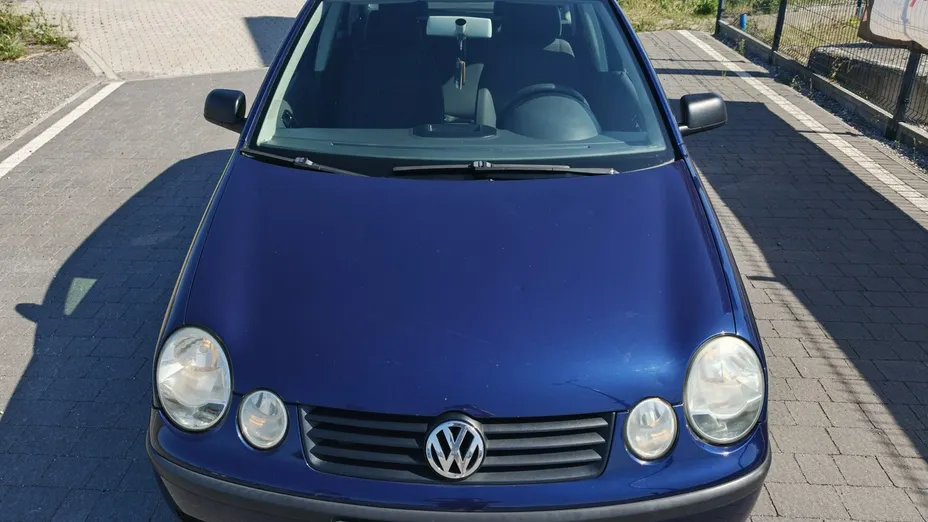 VOLKSWAGEN Polo -