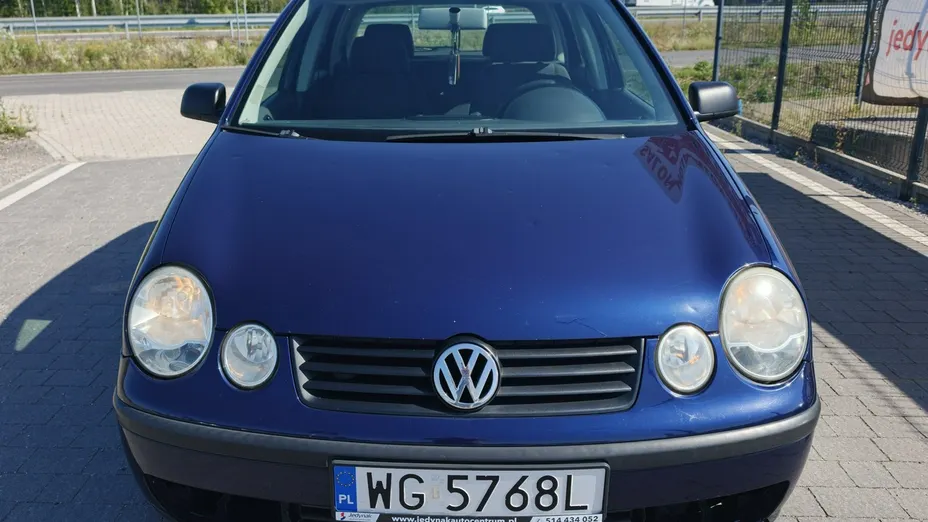 VOLKSWAGEN Polo -