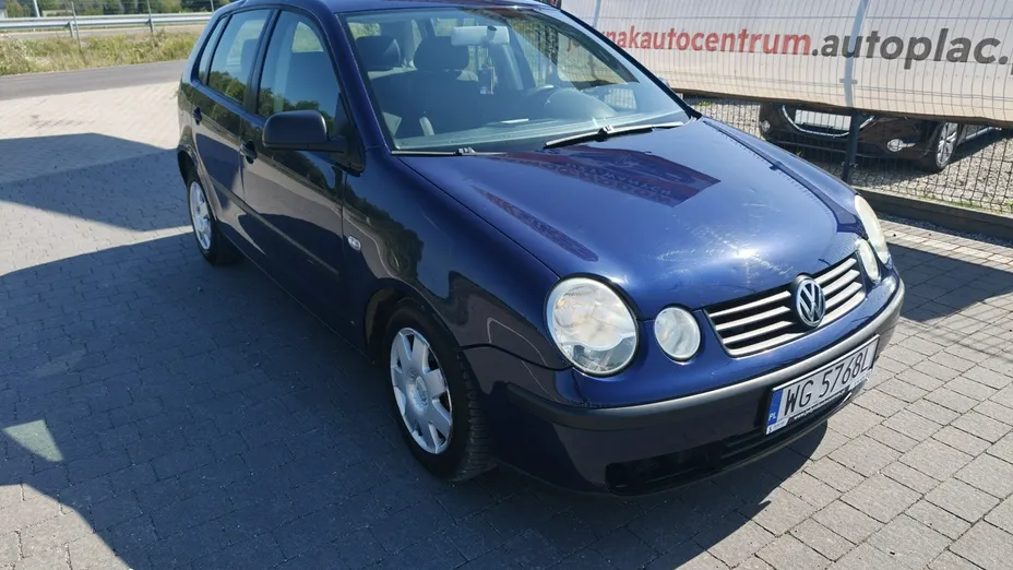 VOLKSWAGEN Polo -