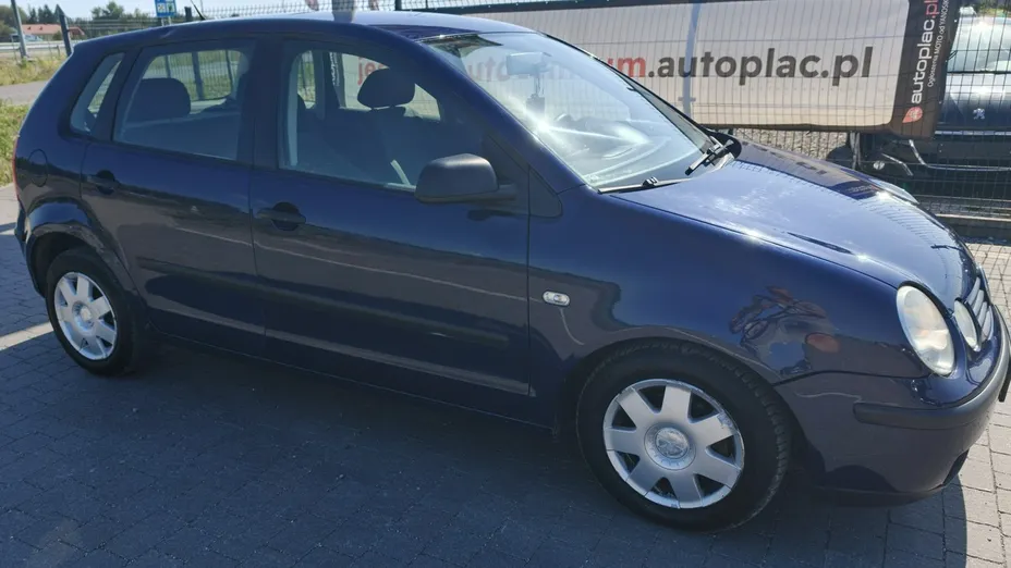 VOLKSWAGEN Polo -