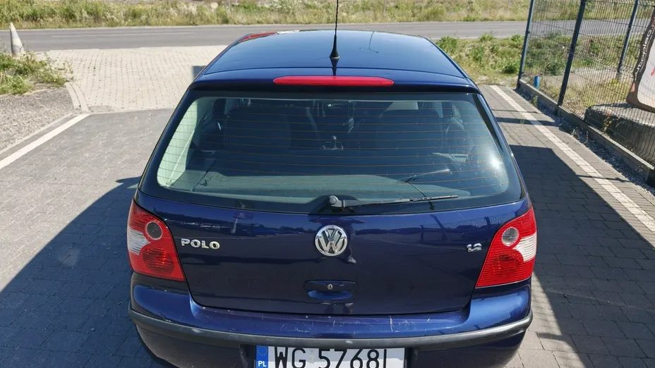 VOLKSWAGEN Polo -