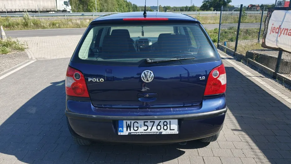 VOLKSWAGEN Polo -