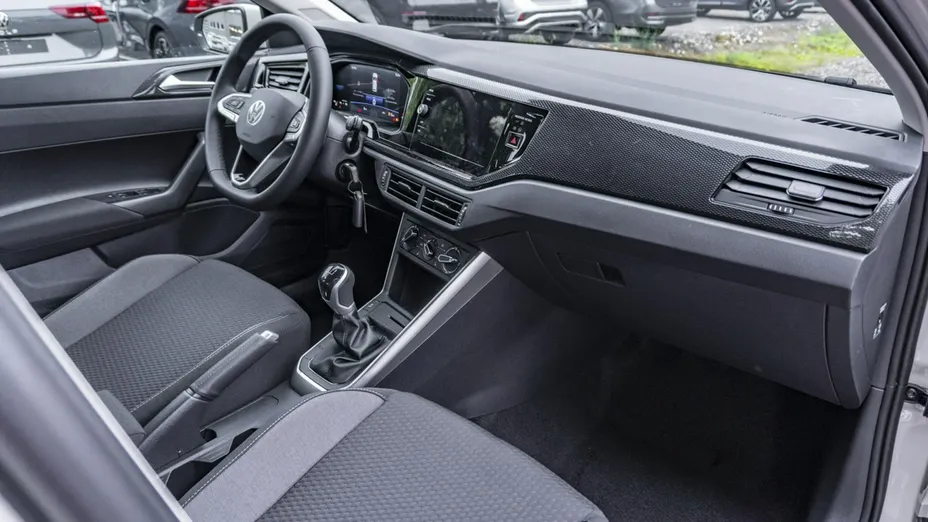VOLKSWAGEN Polo -