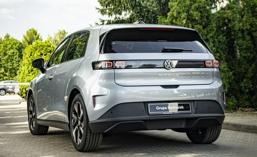 VOLKSWAGEN Polo -