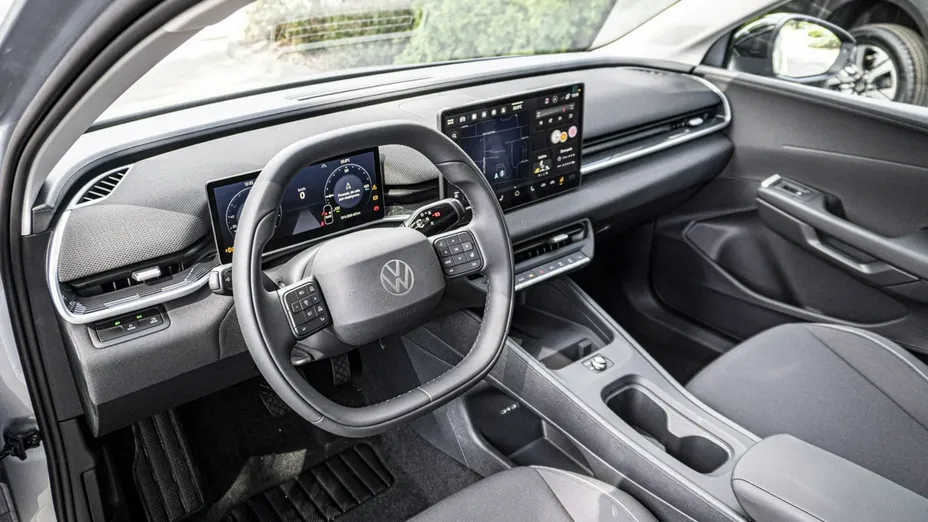 VOLKSWAGEN Polo -