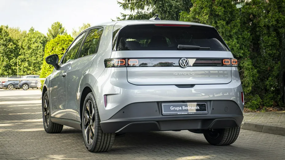 VOLKSWAGEN Polo -