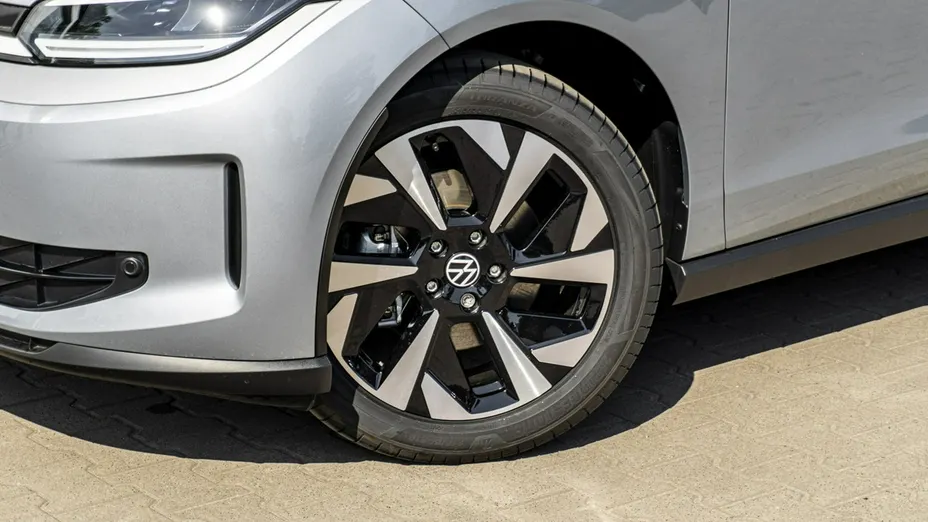 VOLKSWAGEN Polo -