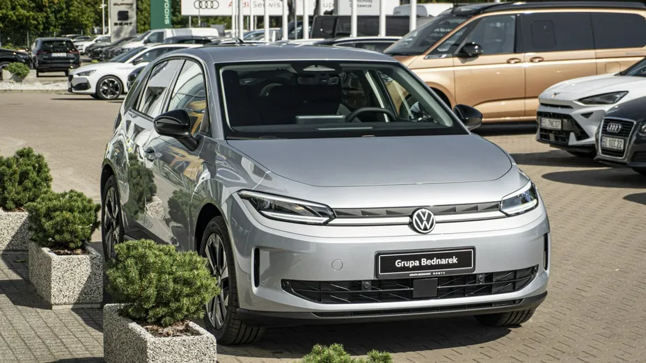 VOLKSWAGEN Polo -