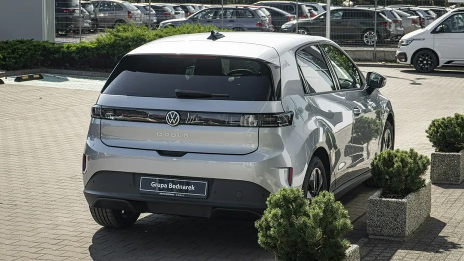 VOLKSWAGEN Polo -