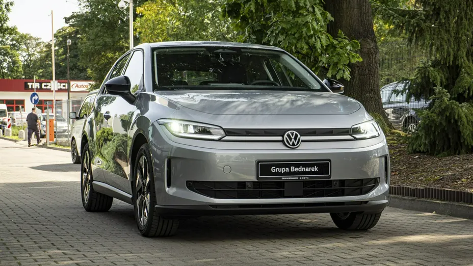 VOLKSWAGEN Polo -