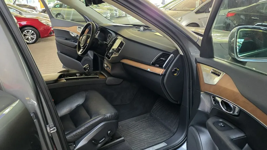 VOLVO XC90 -