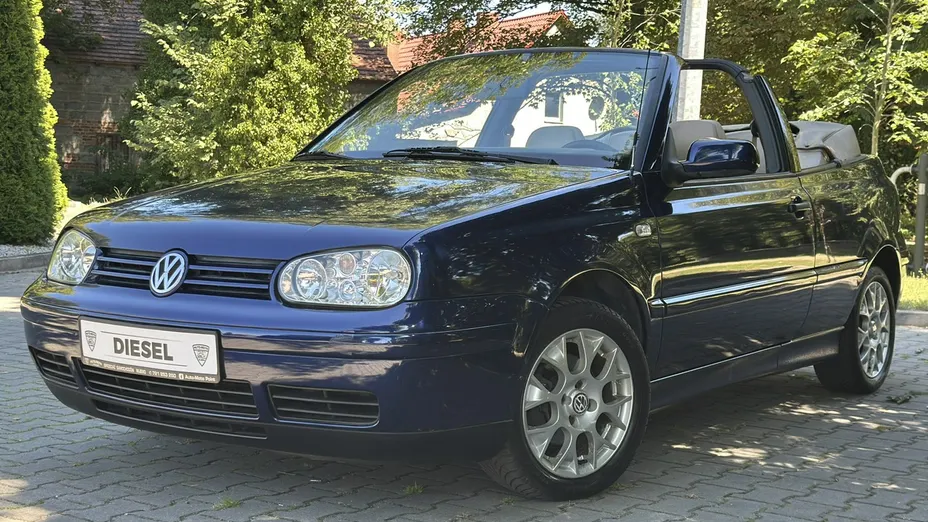 VOLKSWAGEN Golf -