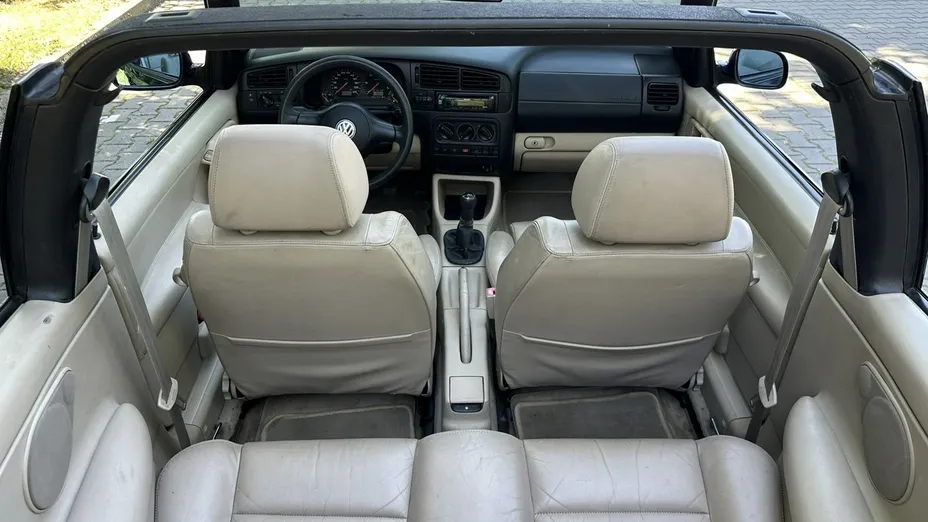 VOLKSWAGEN Golf -