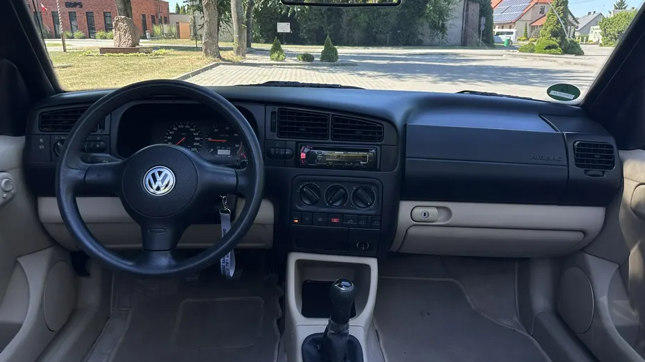 VOLKSWAGEN Golf -