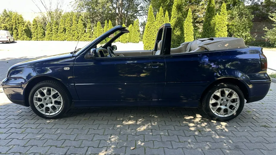 VOLKSWAGEN Golf -