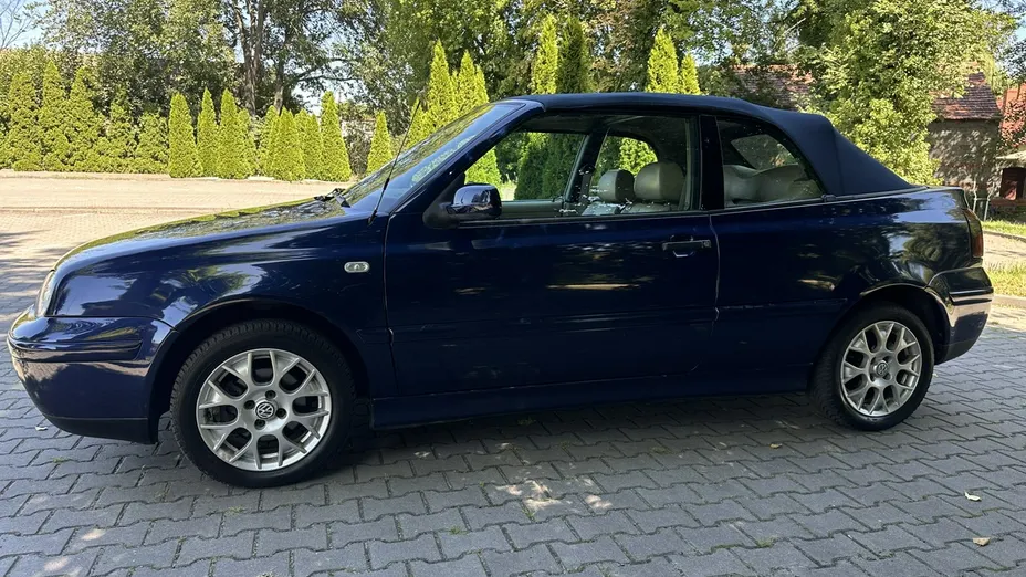 VOLKSWAGEN Golf -