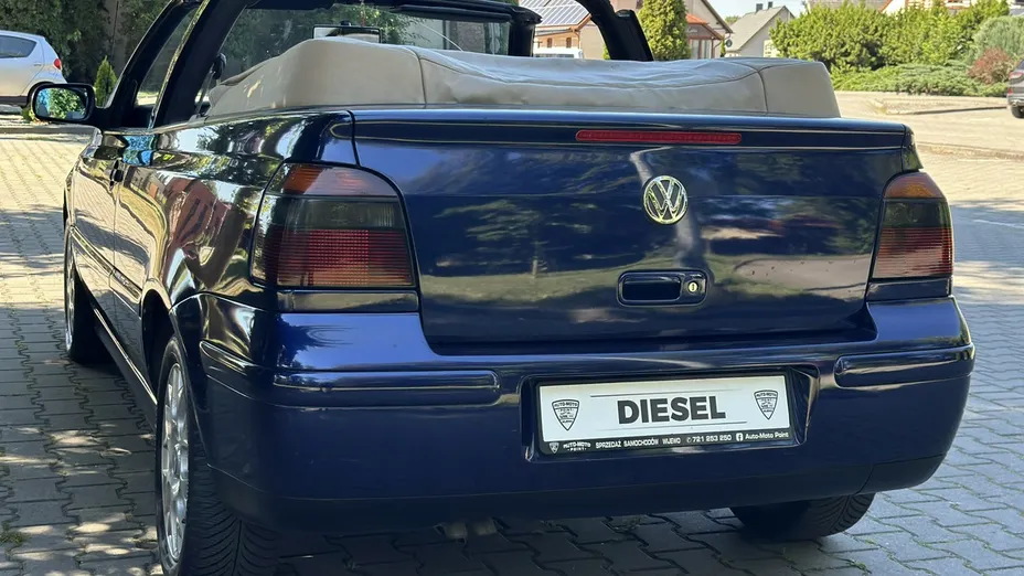 VOLKSWAGEN Golf -
