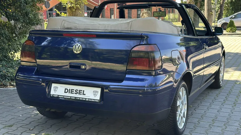 VOLKSWAGEN Golf -