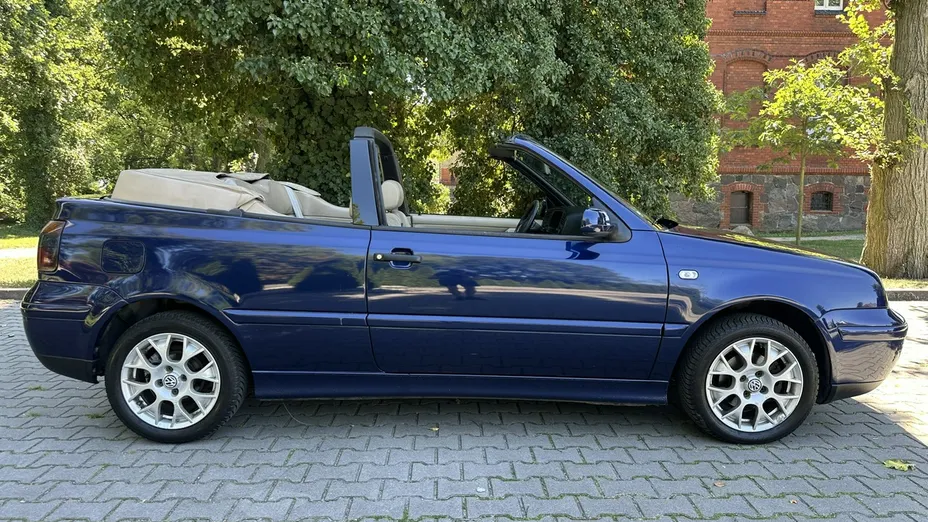 VOLKSWAGEN Golf -