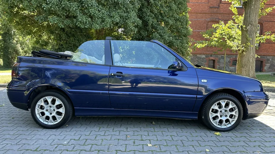 VOLKSWAGEN Golf -