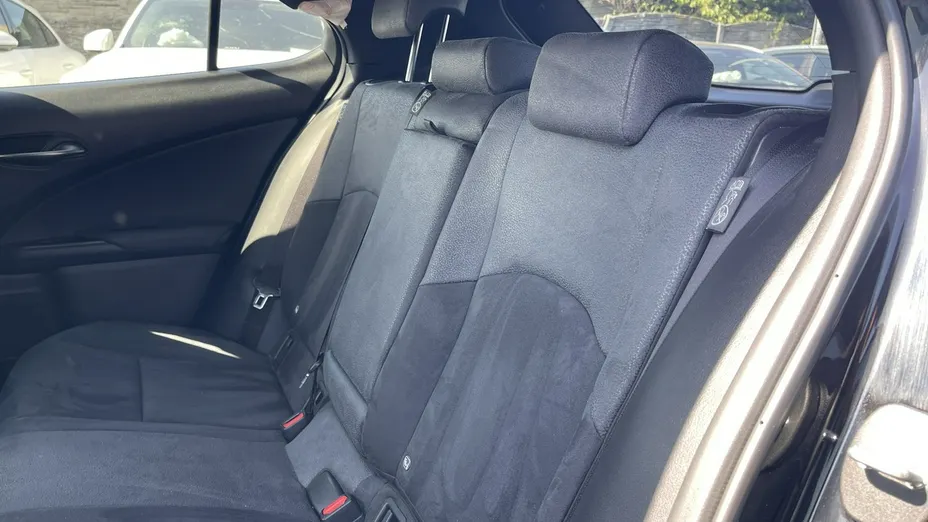 LEXUS UX -
