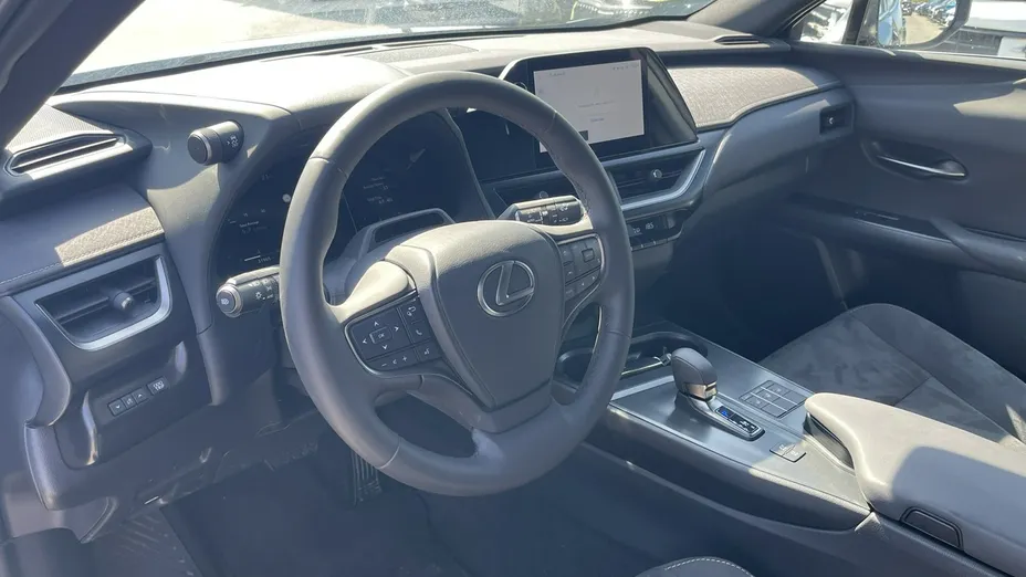 LEXUS UX -