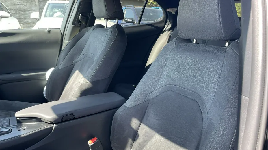 LEXUS UX -