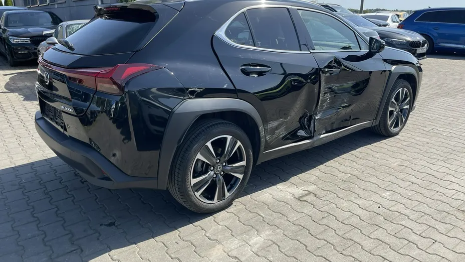 LEXUS UX -