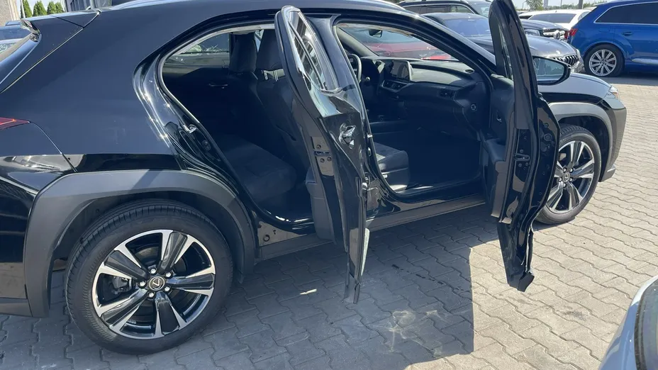 LEXUS UX -