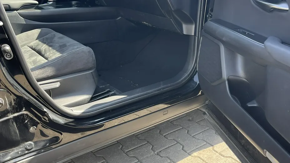 LEXUS UX -