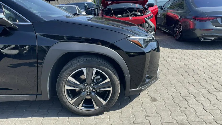 LEXUS UX -