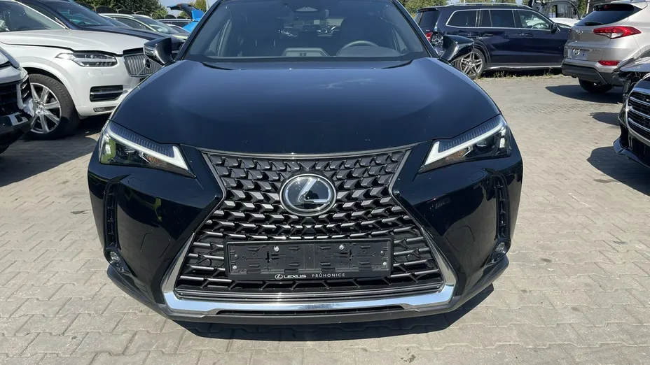 LEXUS UX -