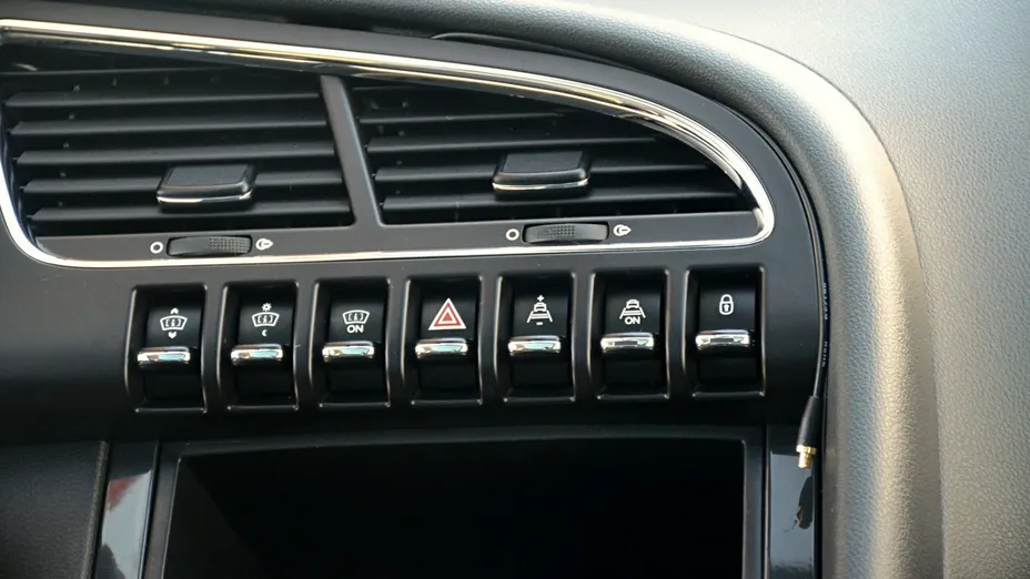 PEUGEOT 3008 -