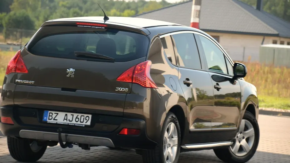 PEUGEOT 3008 -