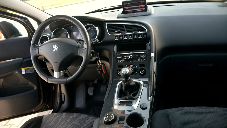 PEUGEOT 3008 -