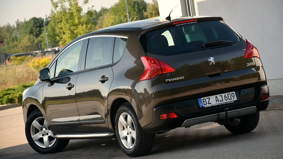 PEUGEOT 3008 -