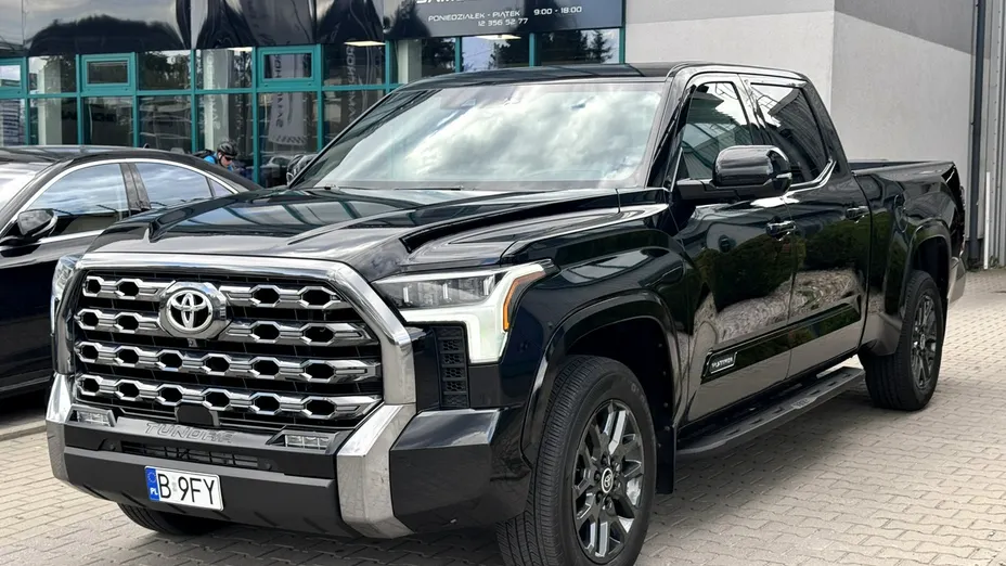 TOYOTA Tundra -