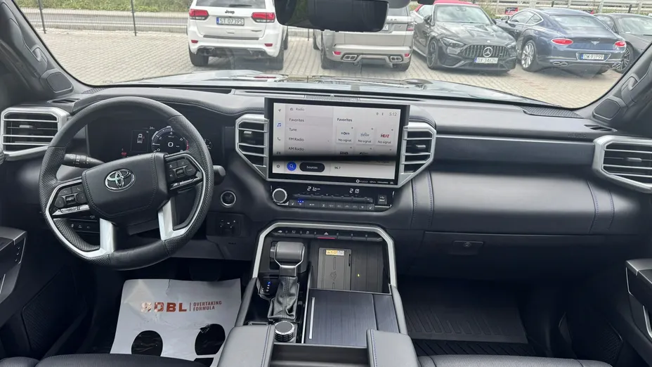 TOYOTA Tundra -