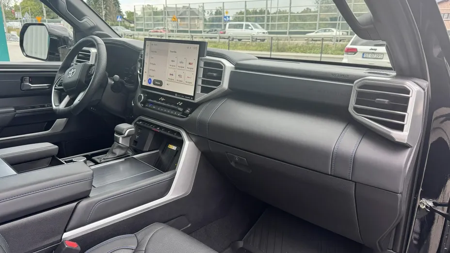 TOYOTA Tundra -