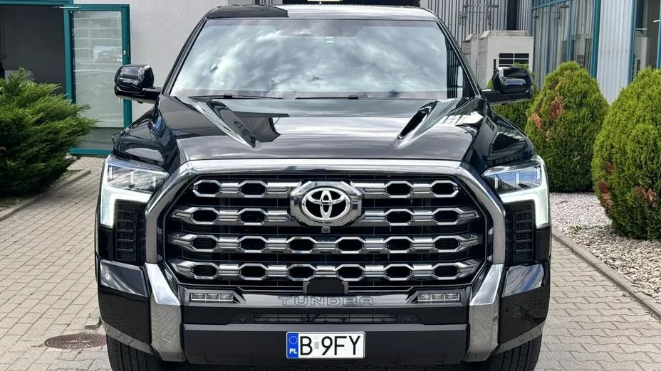 TOYOTA Tundra -