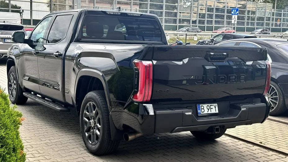 TOYOTA Tundra -