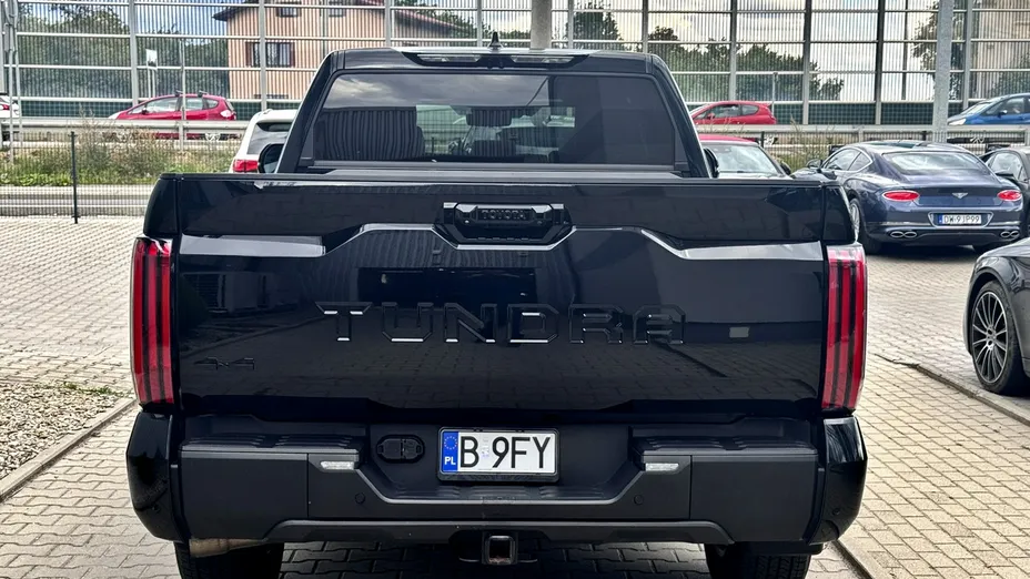 TOYOTA Tundra -
