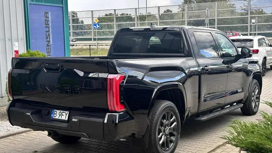 TOYOTA Tundra -